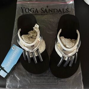 Yoga Sandals NWT Chandra Silver White Size Large